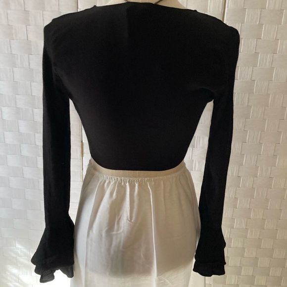 Forever 21 tie front long sleeve crop top Small - Picture 4 of 6